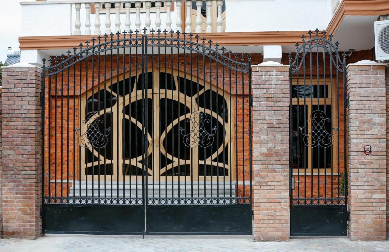 Hotel Shogi Zugdidi Ngoại thất bức ảnh